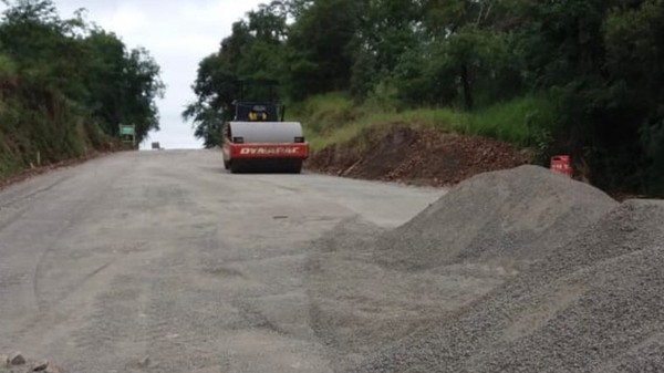 Capa Acesso a Pinheirinho do Vale tem primeiros quilômetros pavimentados
