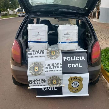 Capa BM prende mulher por contrabando de agrotóxicos em Três Passos