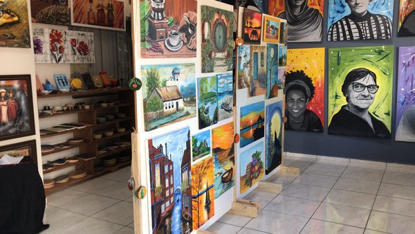 Capa Valéria Pinheiro promove vernissage