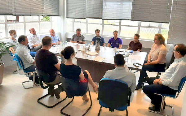Capa Distrito industrial é tema de reunião na AEFW