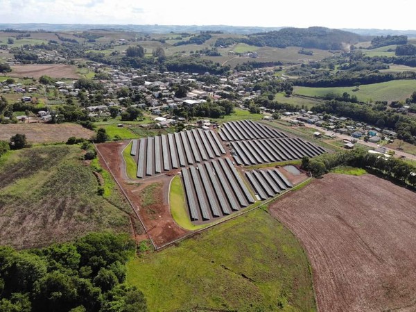Capa Creluz: Usina Cerro do Sol entra em operação comercial