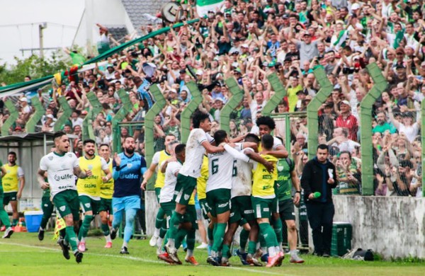 Capa Avenida e Esportivo conquistam o acesso à elite