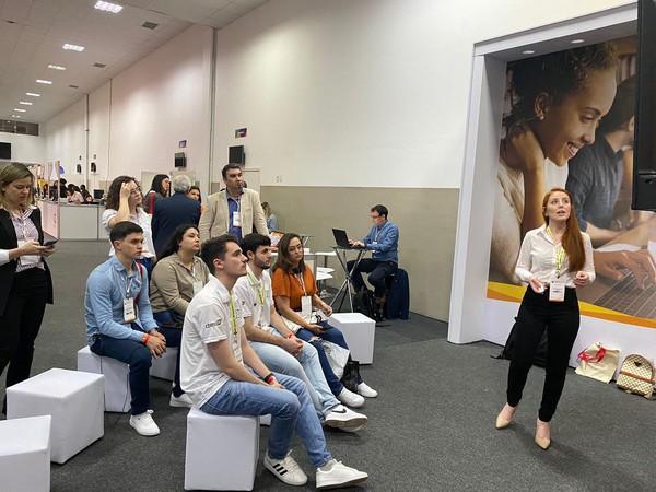 Capa Egressa de Engenharia Civil da URI-FW recebe Prêmio Pesquisa e Inovação GeoJovem