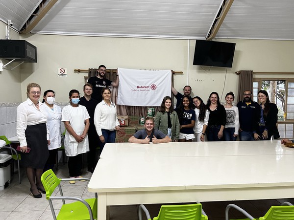 Capa Família Rotária arrecada mais de 2 mil litros de leite