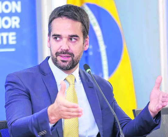 Capa Eduardo Leite deve estar em FW na quinta, 11