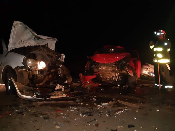 Capa PRF atende acidente grave com três veículos