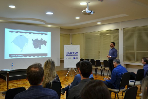 Capa AEFW sedia Fórum Regional das ACIs
