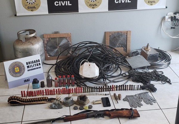 Capa Polícia Civil cumpre mandados e apreende objetos