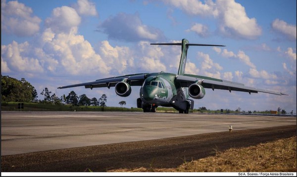 Capa Avião da FAB parte na segunda para resgatar brasileiros na Polônia