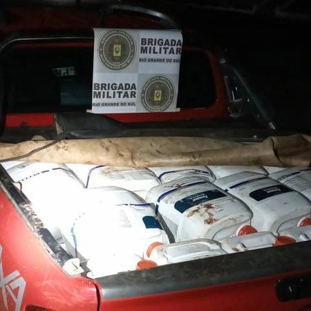 Capa BM prende dois homens por contrabando de agrotóxicos e receptação de veículo em Campo Novo