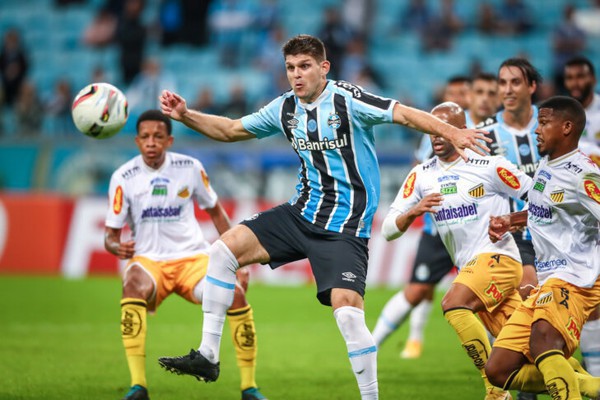 Capa Kannemann sofre lesão na panturrilha e vira desfalque no Grêmio