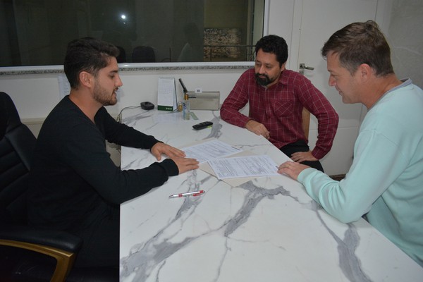 Capa Vereador Lamonatto auxilia prefeito em exercício nos trabalhos da administração municipal
