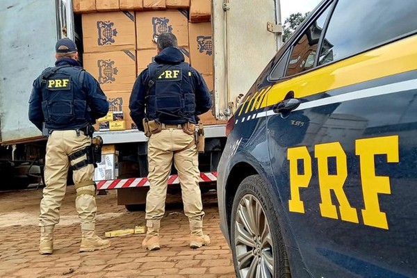 Capa Apreendida carga com mais de 200 mil maços de cigarros