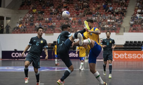 Capa Argentina vence o Brasil na Copa América de Futsal