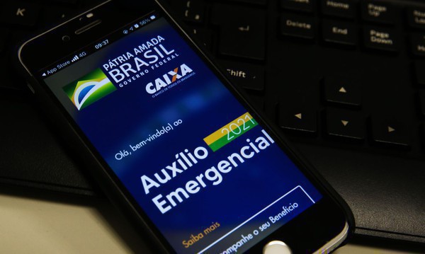 Capa Caixa encerra pagamento do auxílio emergencial após sete meses