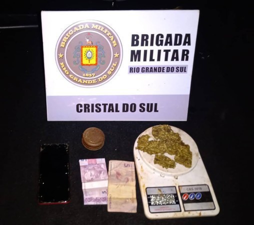 Capa BM prende homem por posse de entorpecente em Cristal do Sul