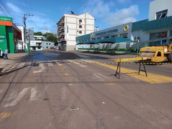 Capa Administração de Frederico Westphalen inicia operação tapa-buracos