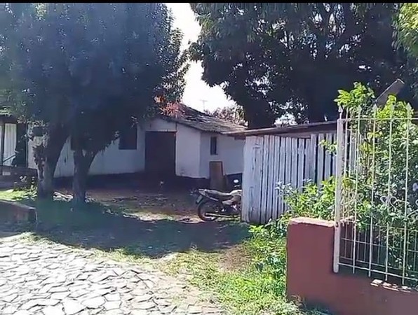 Capa Casa pega fogo na área central de FW