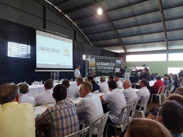 Capa Assembleia Geral da Cotrifred reúne centenas de associados em FW