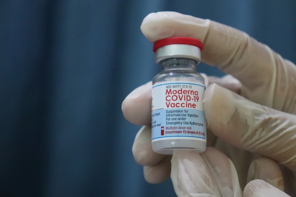 Capa Moderna vai pedir aval da Anvisa para aplicar vacina da covid em bebês
