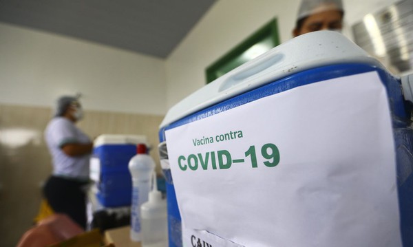Capa Brasil atinge uma das menores média de mortes diárias por Covid-19