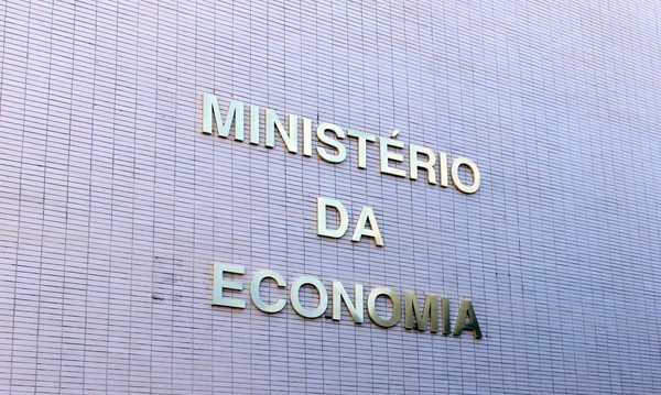 Capa Governo reduz IPI de produtos fabricados no Brasil