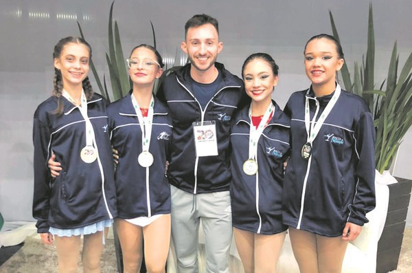 Capa Magia da Patinação leva troféu em competição