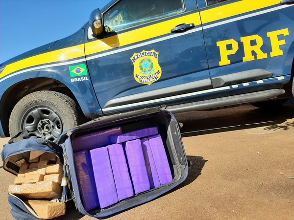 Capa Sarandi: PRF apreende 20 quilos de maconha em ônibus