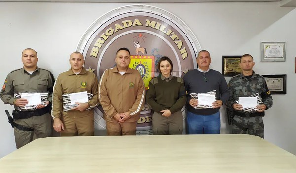 Capa 37º BPM homenageia instrutores do PAEC
