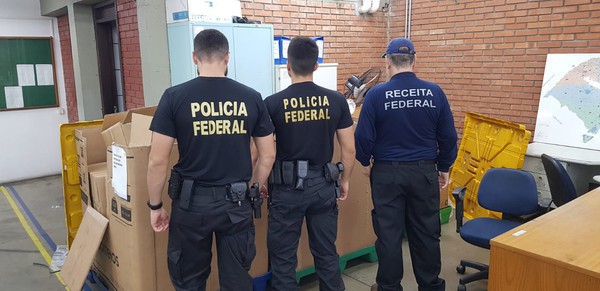 Capa PF investiga comércio eletrônico de vinho proveniente de descaminho