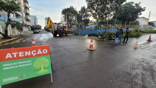 Capa Programa Arboriza tem início na rua Aparício Borges