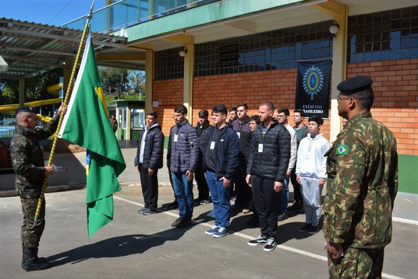 Capa FW teve inspeção para o serviço militar obrigatório