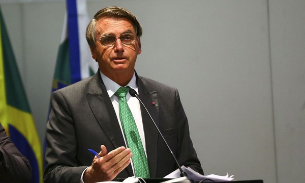 Capa Presidente edita decreto do Auxílio Brasil