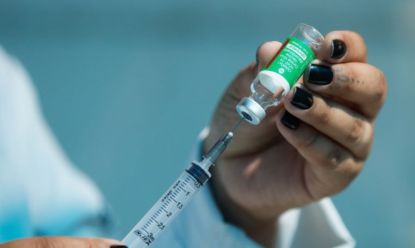 Capa Segunda dose de reforço contra a covid-19 é ampliada para pessoas a partir de 40 anos