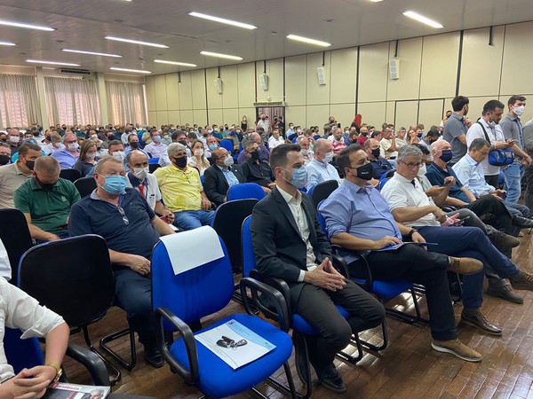 Capa Demanda de FW são entregues à ministra da Agricultura