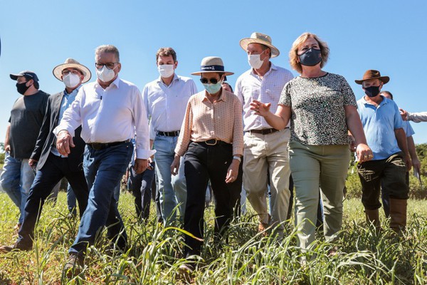 Capa Vice-governador entrega demandas à ministra da agricultura