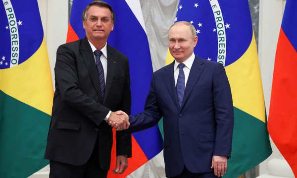 Capa Presidente diz que conversa com Putin foi "profícua"