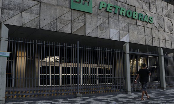 Capa Comitê da Petrobras aprova nome de Caio Andrade para presidência