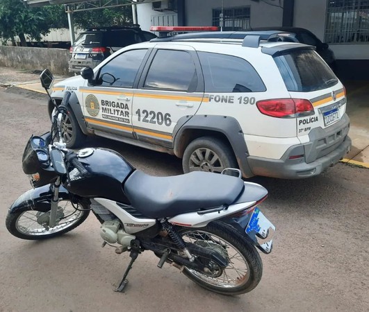 Capa BM prende acusado de ser autor de furto de motocicleta