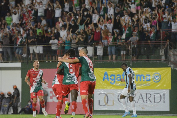 Capa Em jogo histórico, União vence por 3 a 1 o Grêmio