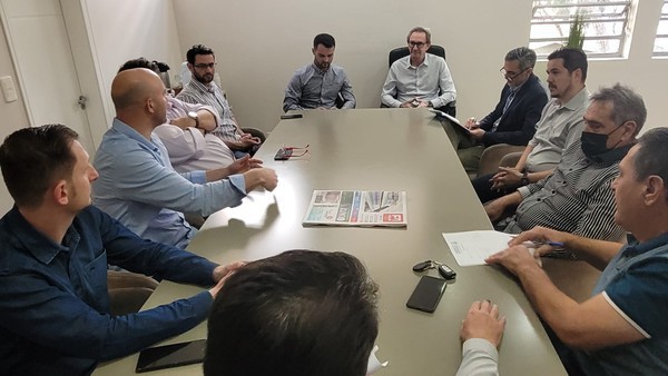 Capa Prefeito Panosso recebe lideranças de partidos em mobilização pelo setor de Oncologia do HDP