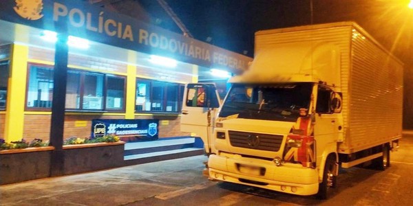 Capa Caminhão de FW é flagrado com vinho argentino importado ilegalmente