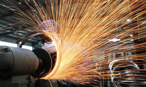 Capa Produção industrial cresce 0,3% de abril para maio