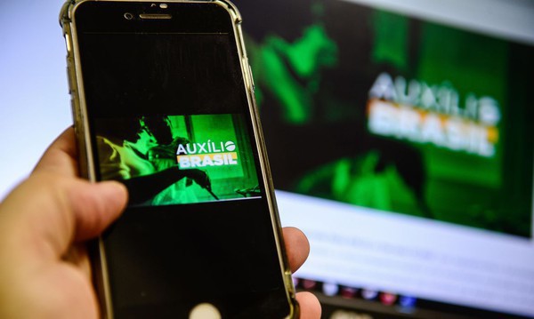 Capa Contratações de consignado no Auxílio Brasil devem começar em setembro