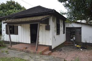 Capa Família que teve casa incendiada precisa de ajuda