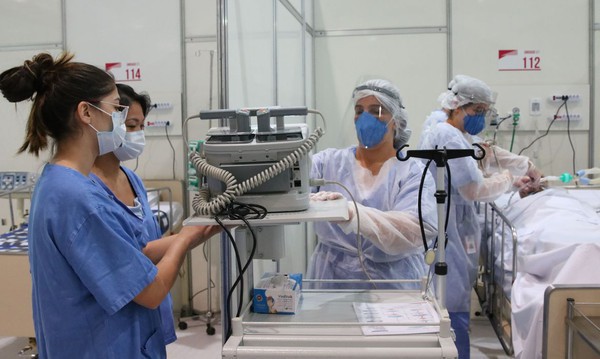 Capa Lei que institui piso para enfermagem entra em vigor
