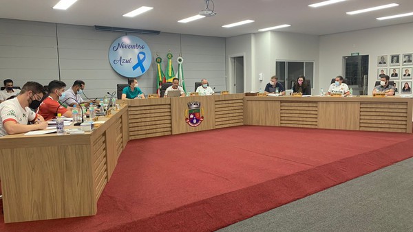Capa FW: aprovada proposta que delimita horário de permanência nas praças da URI e Corsan