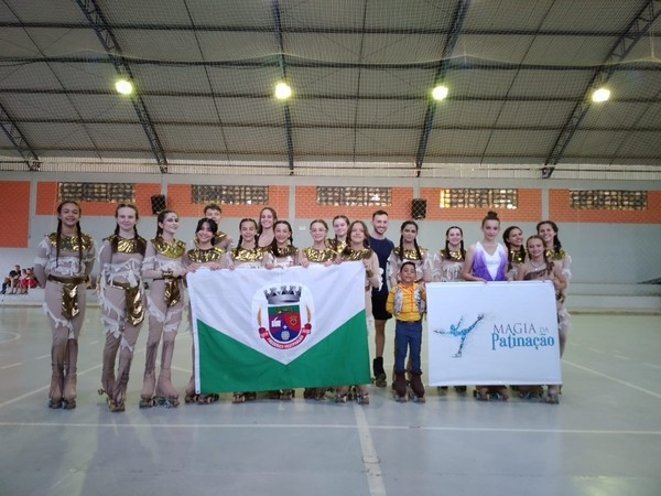 Capa Magia da Patinação presente em competição em Santa Rosa