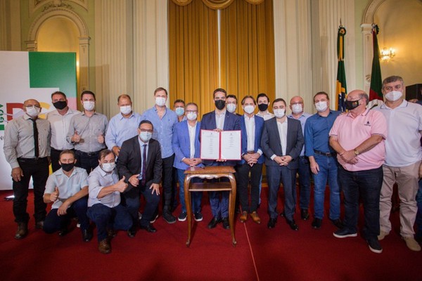 Capa Estado assina convênios para obras em 10 municípios