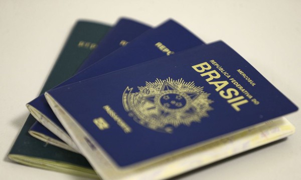 Capa Brasil permitirá acesso de ucranianos a passaporte humanitário